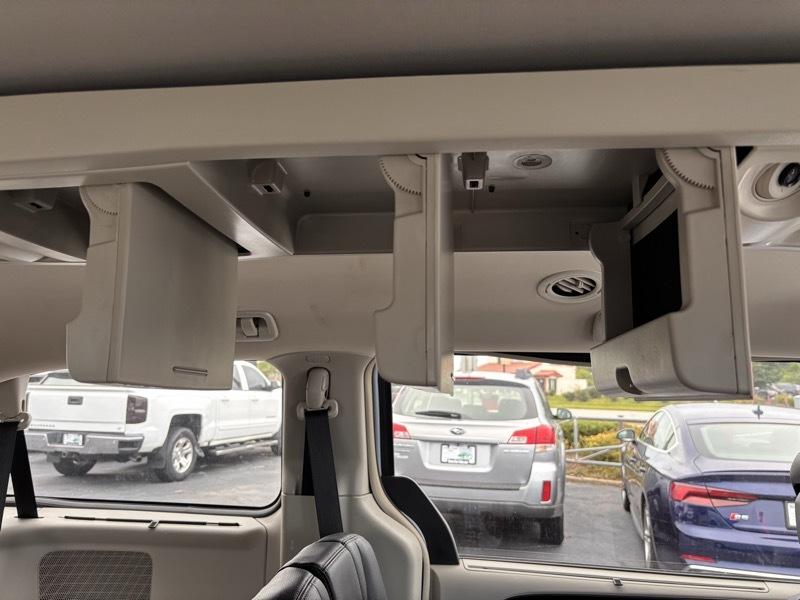 Chrysler Town & Country Touring 2013