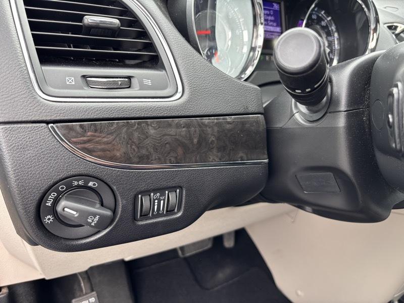 Chrysler Town & Country Touring 2013