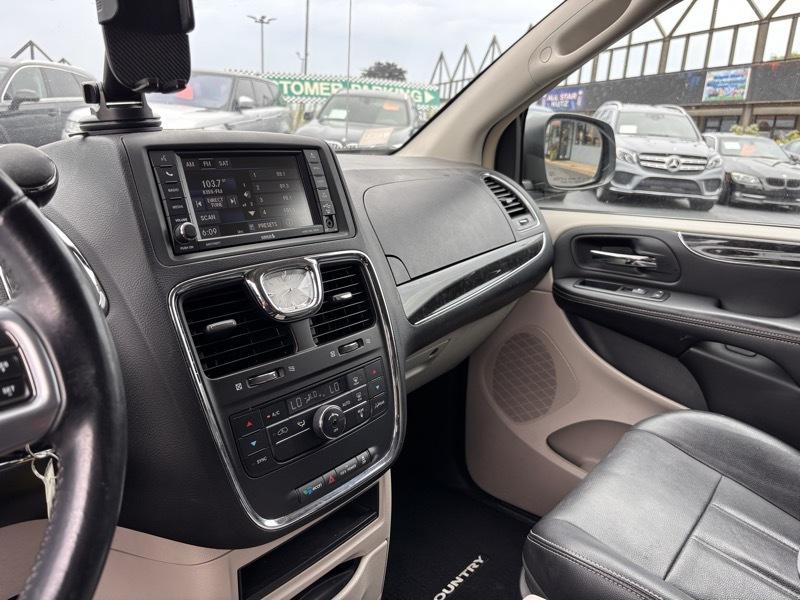 Chrysler Town & Country Touring 2013