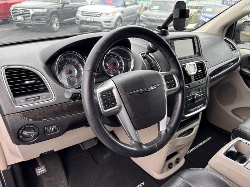 Chrysler Town & Country Touring 2013