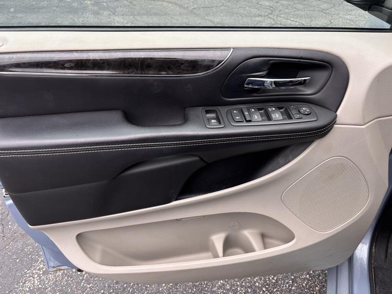 Chrysler Town & Country Touring 2013