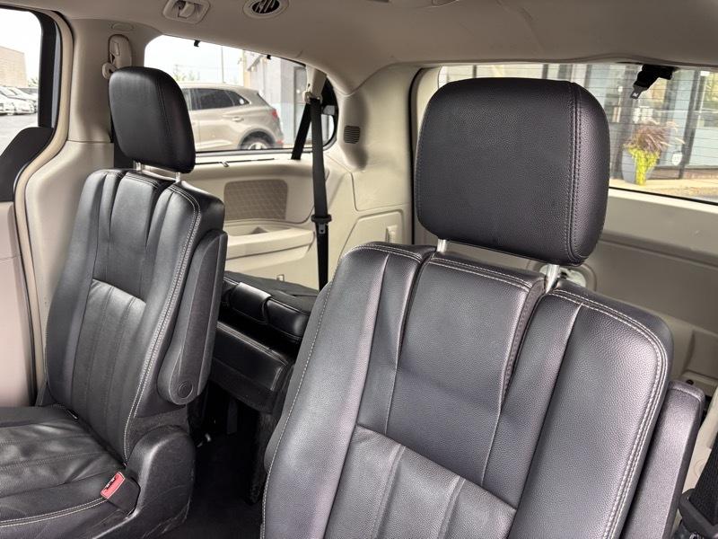 Chrysler Town & Country Touring 2013