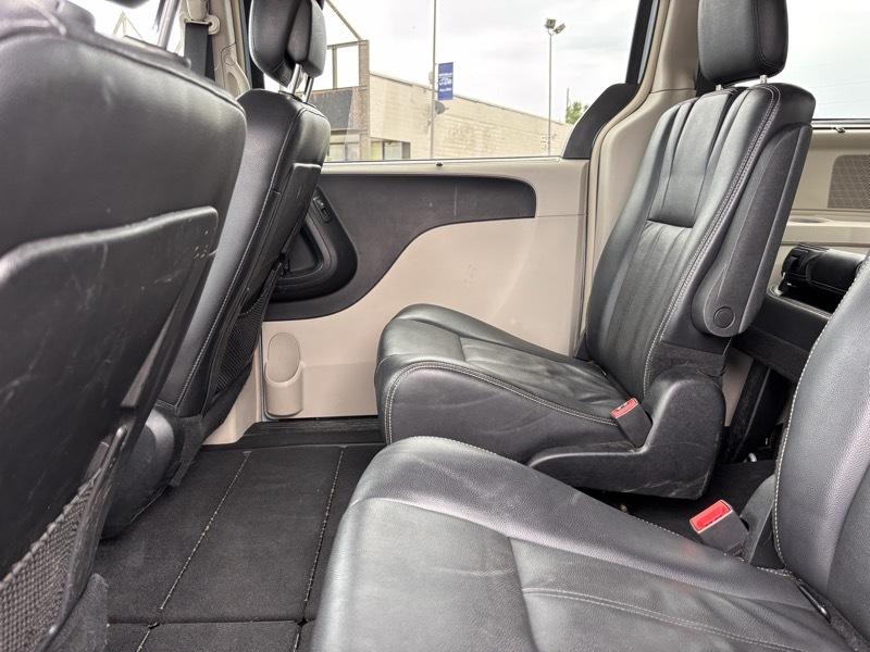 Chrysler Town & Country Touring 2013