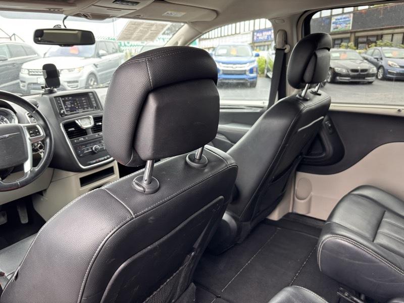Chrysler Town & Country Touring 2013