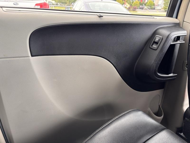Chrysler Town & Country Touring 2013