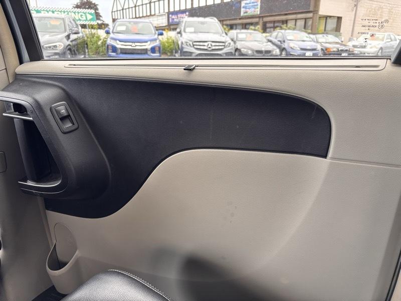 Chrysler Town & Country Touring 2013