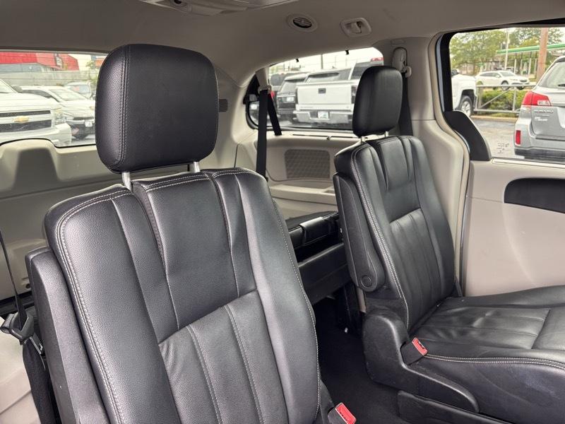 Chrysler Town & Country Touring 2013