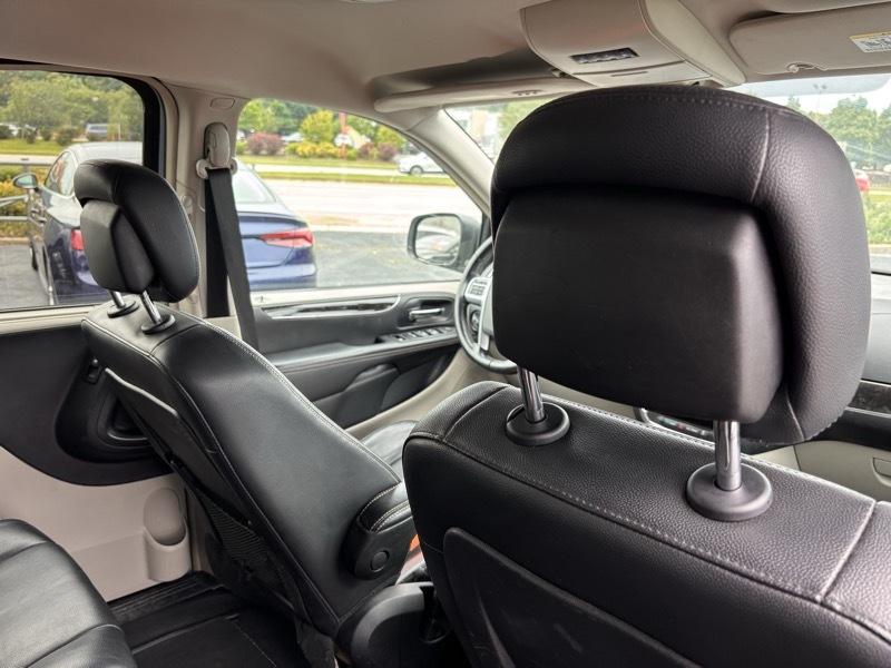 Chrysler Town & Country Touring 2013