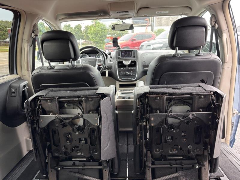 Chrysler Town & Country Touring 2013