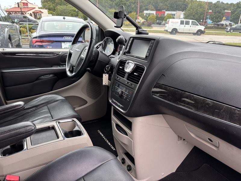 Chrysler Town & Country Touring 2013