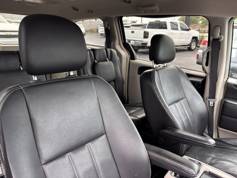Chrysler Town & Country Touring 2013