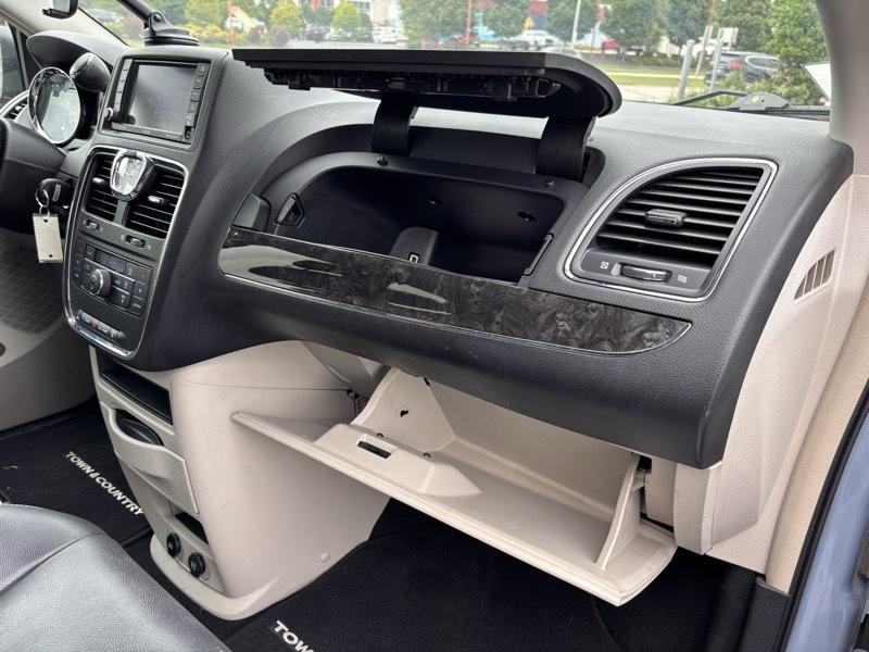 Chrysler Town & Country Touring 2013