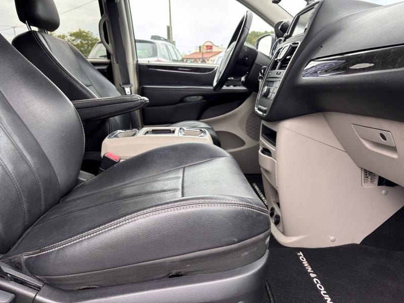 Chrysler Town & Country Touring 2013