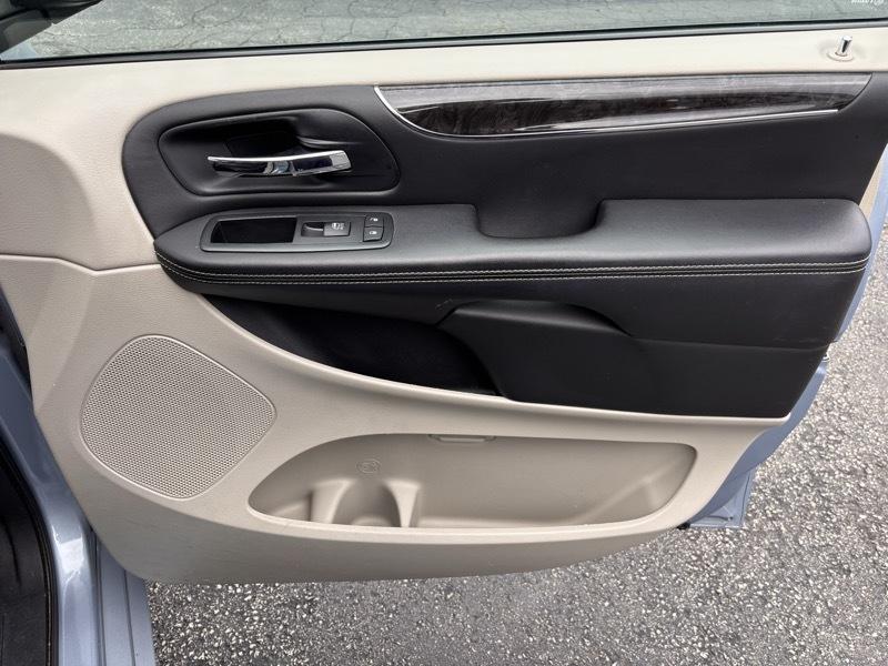 Chrysler Town & Country Touring 2013