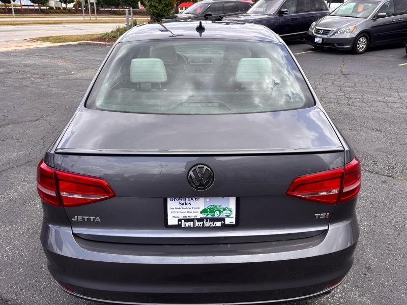 Volkswagen Jetta SE 6A 2015