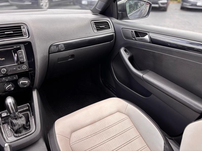 Volkswagen Jetta SE 6A 2015