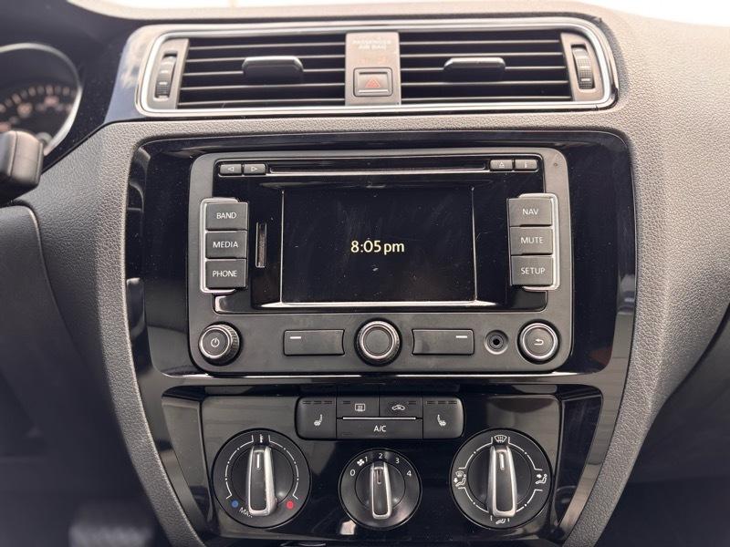 Volkswagen Jetta SE 6A 2015