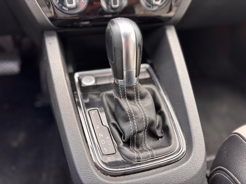 Volkswagen Jetta SE 6A 2015