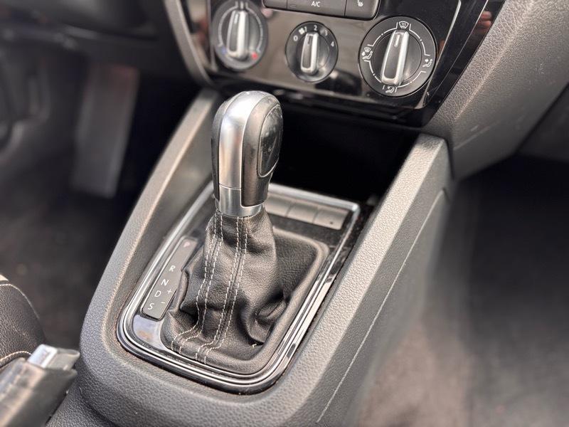 Volkswagen Jetta SE 6A 2015