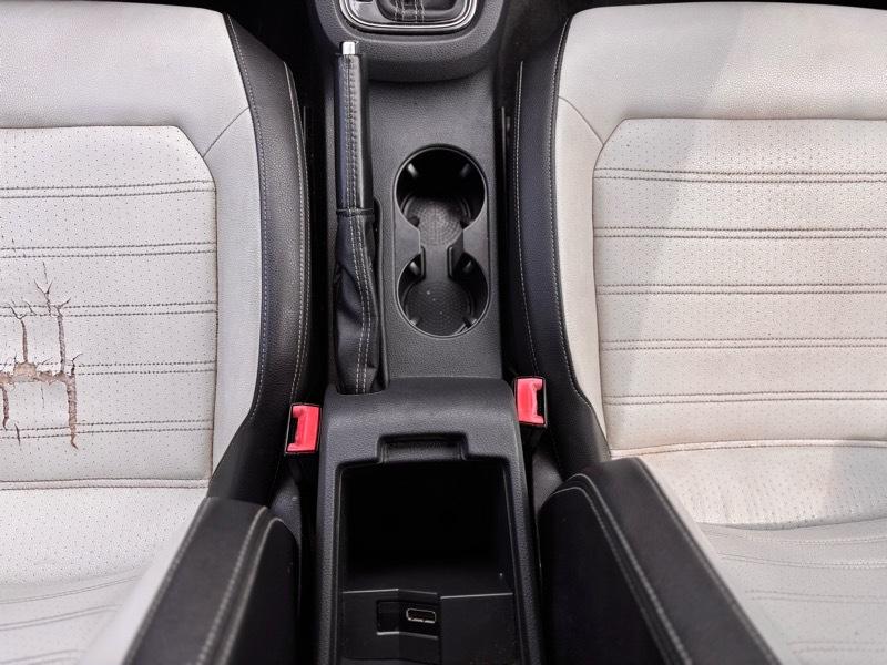 Volkswagen Jetta SE 6A 2015