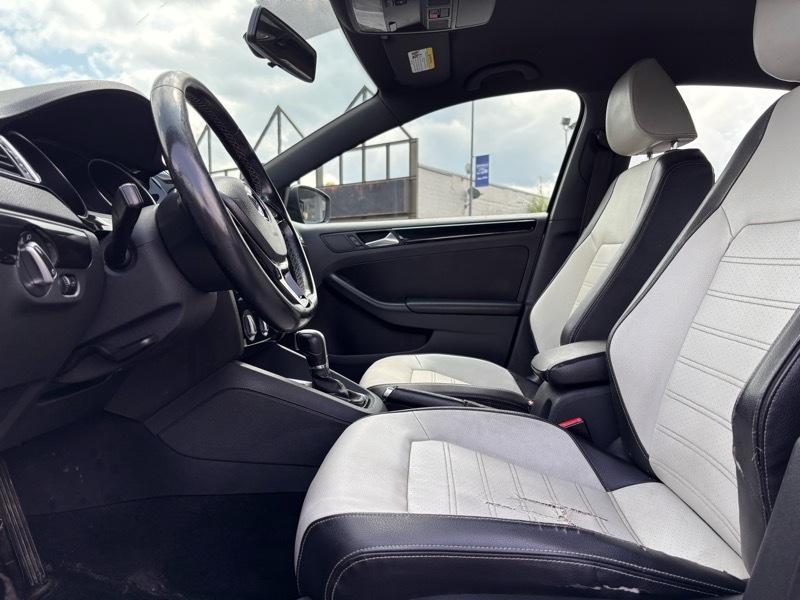 Volkswagen Jetta SE 6A 2015