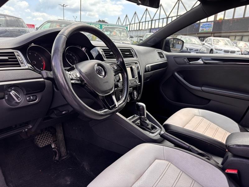 Volkswagen Jetta SE 6A 2015