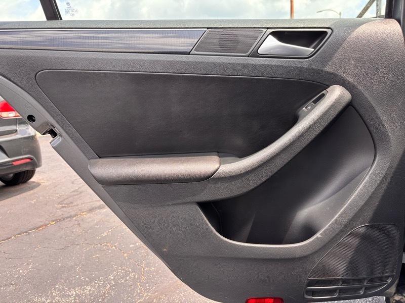 Volkswagen Jetta SE 6A 2015