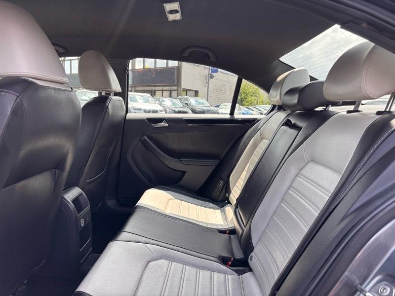 Volkswagen Jetta SE 6A 2015