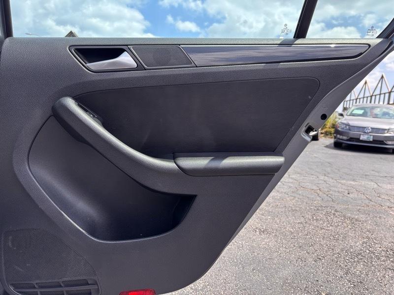 Volkswagen Jetta SE 6A 2015