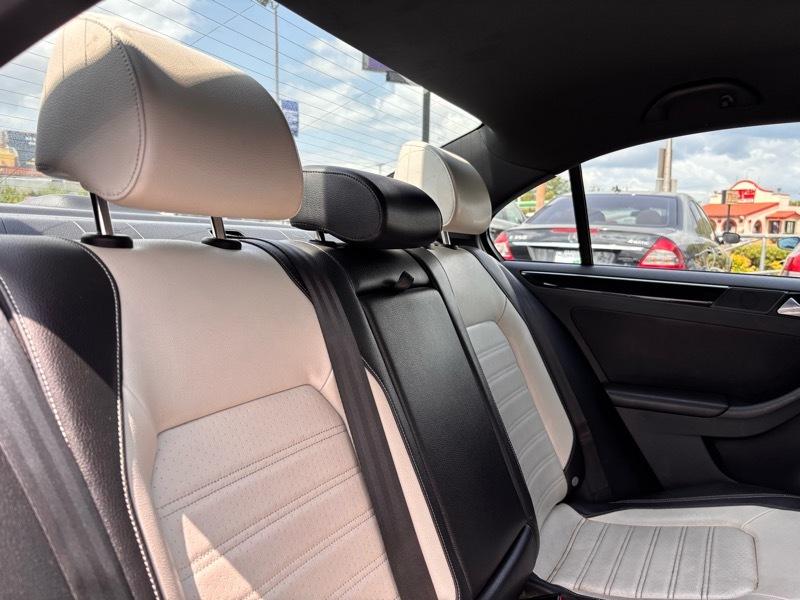 Volkswagen Jetta SE 6A 2015