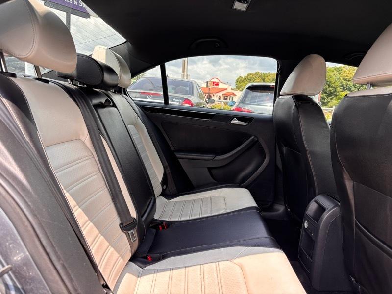 Volkswagen Jetta SE 6A 2015