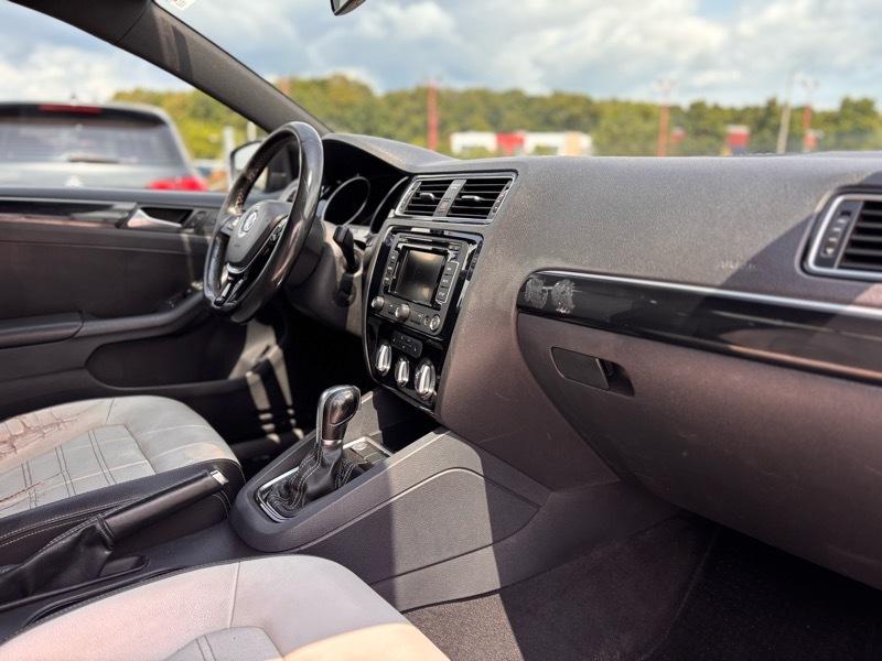 Volkswagen Jetta SE 6A 2015