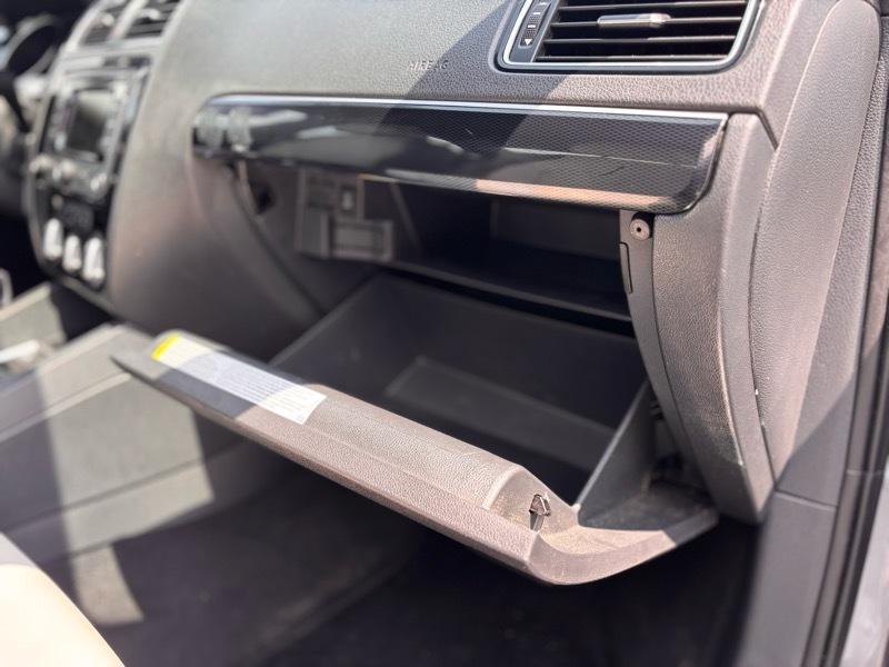 Volkswagen Jetta SE 6A 2015