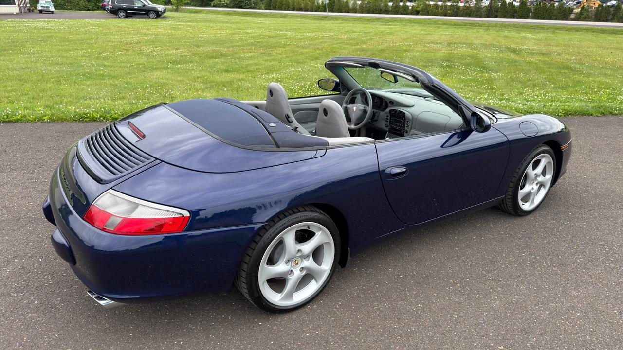 Porsche 911 Carrera Cabriolet 2003