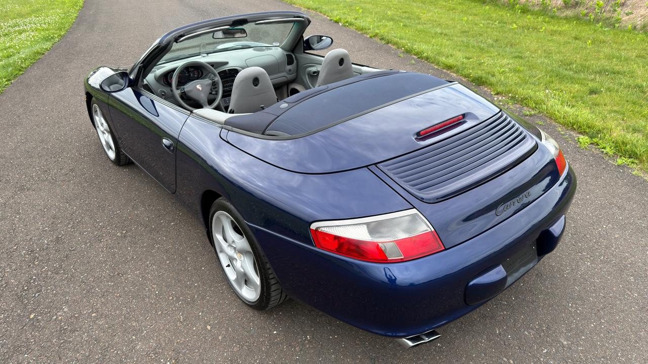 Porsche 911 Carrera Cabriolet 2003