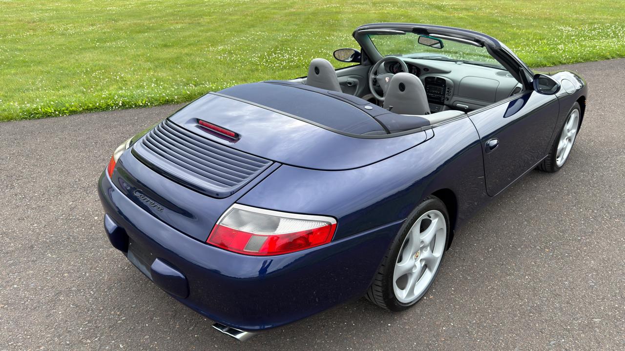 Porsche 911 Carrera Cabriolet 2003