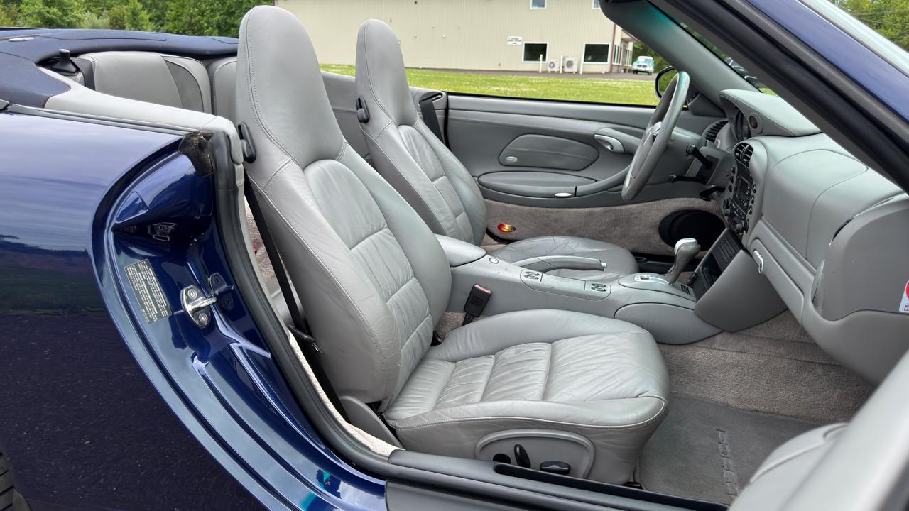 Porsche 911 Carrera Cabriolet 2003