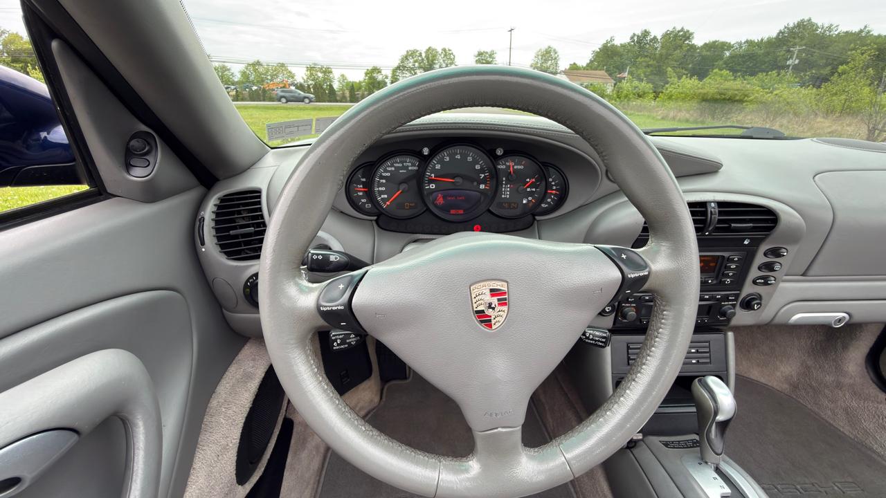 Porsche 911 Carrera Cabriolet 2003