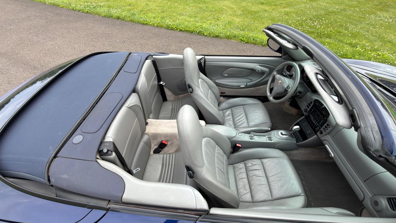 Porsche 911 Carrera Cabriolet 2003