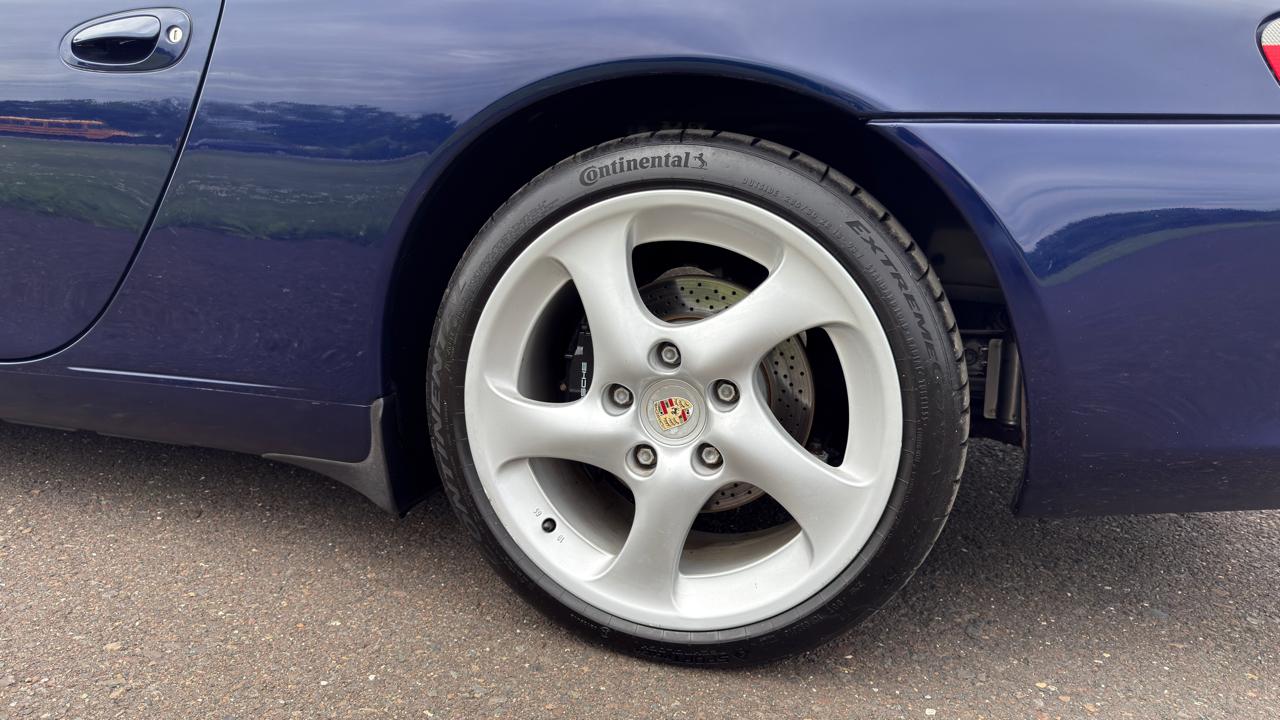 Porsche 911 Carrera Cabriolet 2003