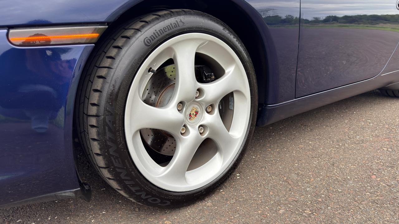 Porsche 911 Carrera Cabriolet 2003