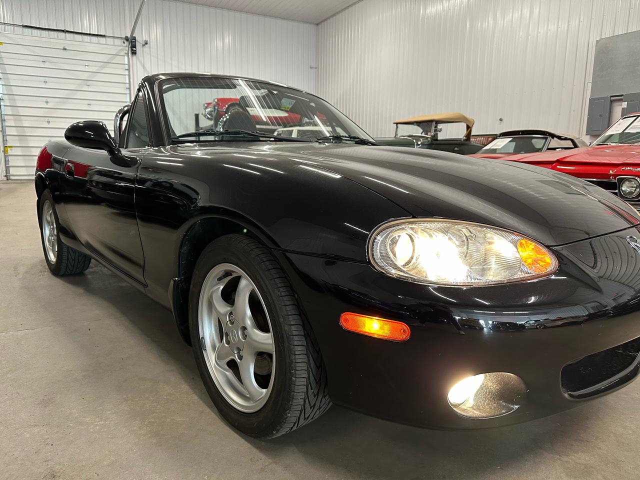 Mazda MX-5 Miata 2dr Conv Cloth 5-Spd Manual 2002