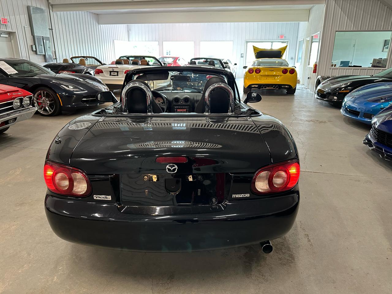 Mazda MX-5 Miata 2dr Conv Cloth 5-Spd Manual 2002