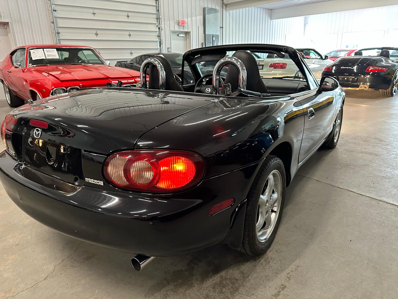 Mazda MX-5 Miata 2dr Conv Cloth 5-Spd Manual 2002