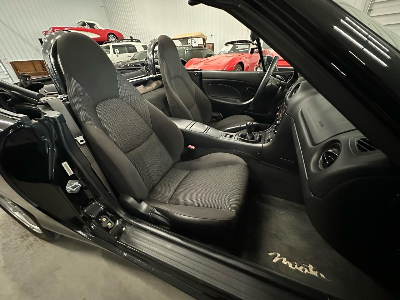 Mazda MX-5 Miata 2dr Conv Cloth 5-Spd Manual 2002