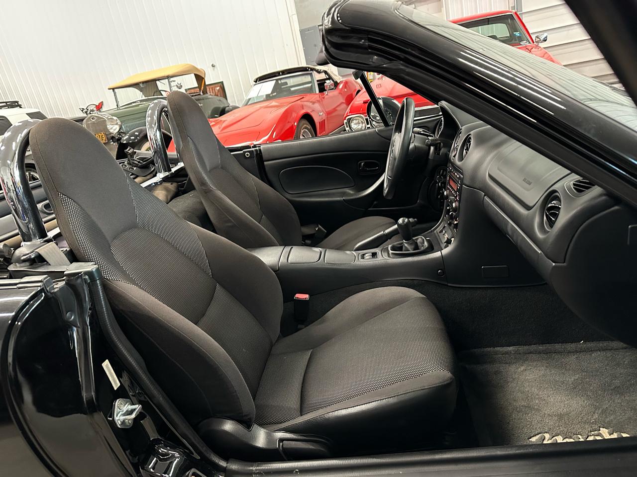 Mazda MX-5 Miata 2dr Conv Cloth 5-Spd Manual 2002