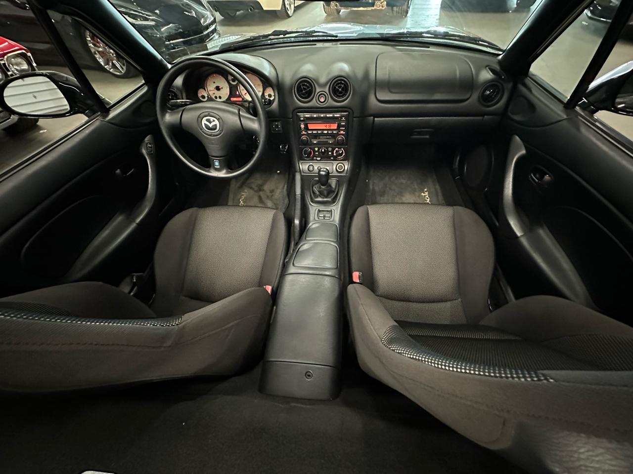 Mazda MX-5 Miata 2dr Conv Cloth 5-Spd Manual 2002