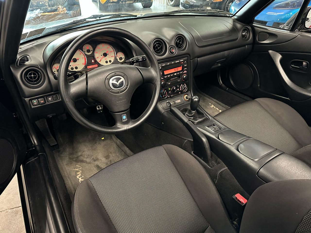 Mazda MX-5 Miata 2dr Conv Cloth 5-Spd Manual 2002