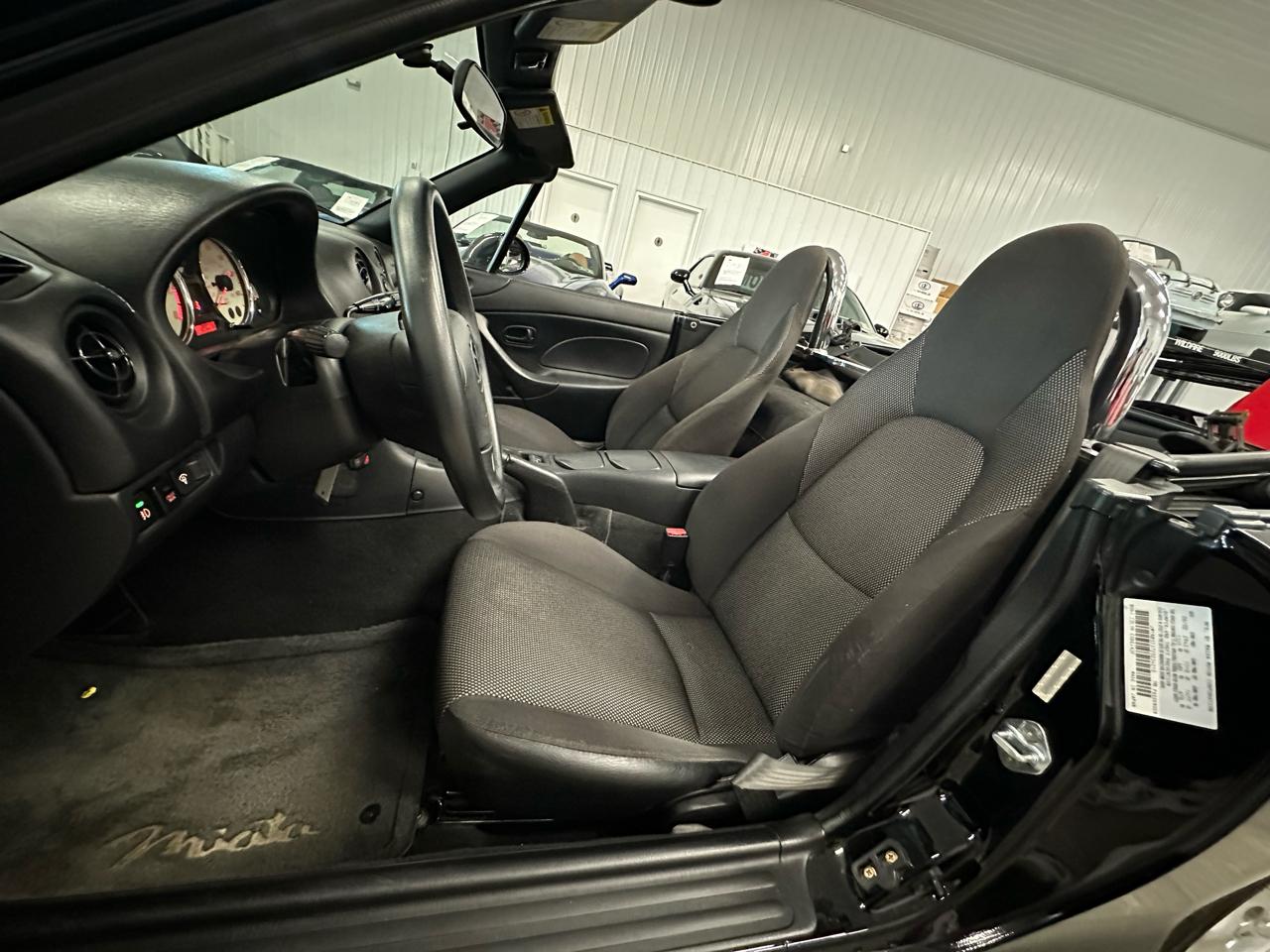 Mazda MX-5 Miata 2dr Conv Cloth 5-Spd Manual 2002