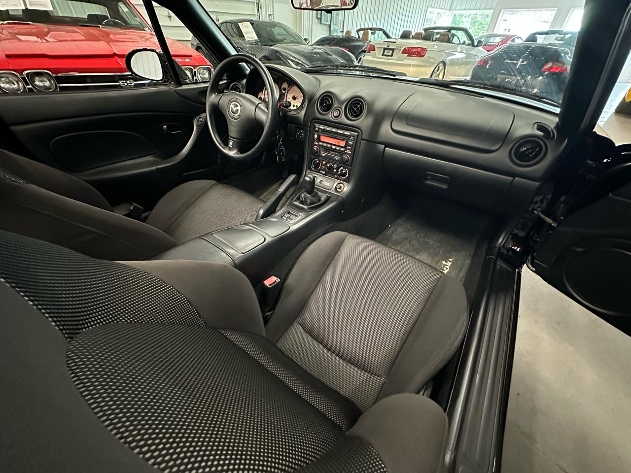 Mazda MX-5 Miata 2dr Conv Cloth 5-Spd Manual 2002